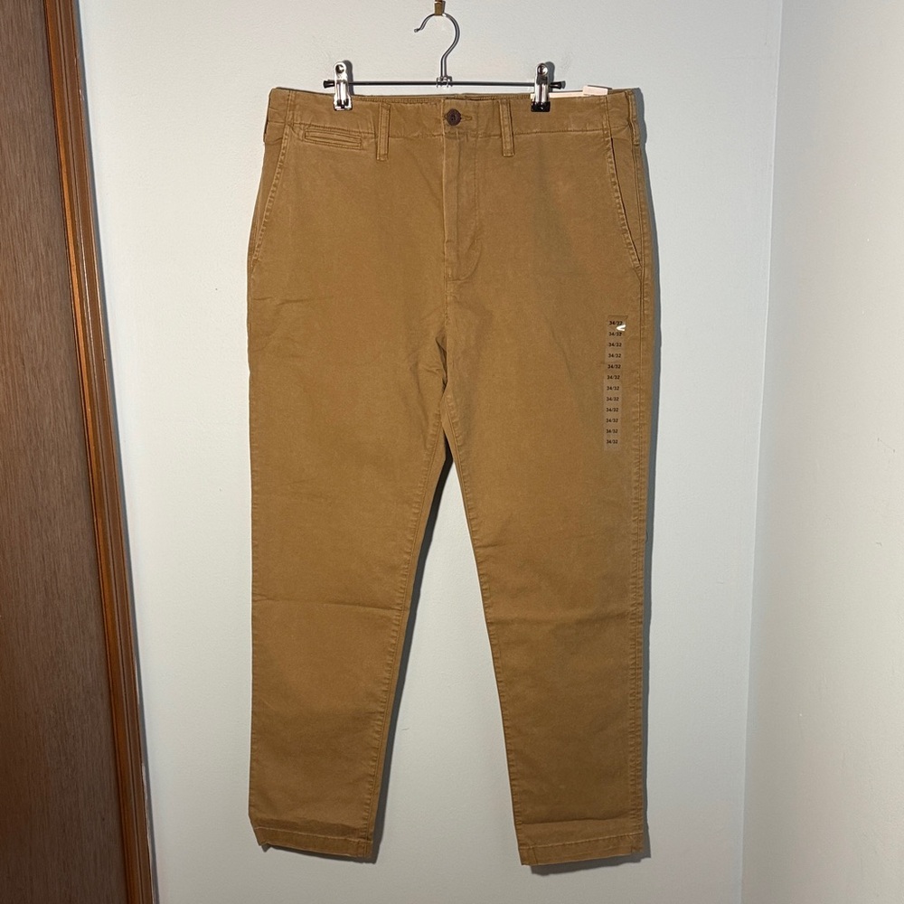American Eagle Men's Straight Tan Khakis Pant